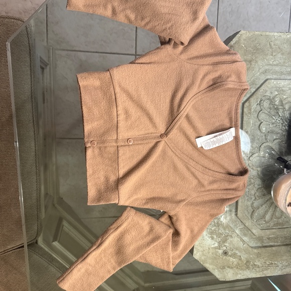 Alo yoga Alolux Cropped Me Time Cardigan and Alolux high waist me time short set - Picture 11 of 15